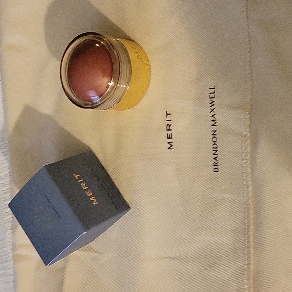 Merit Beauty Box Set - Picture 7 of 8
